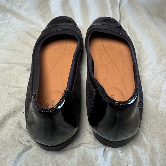 Clarks Women's Un Darcey Cap Ballet Flats Shoes size 8.5 - Picture 2 of 7